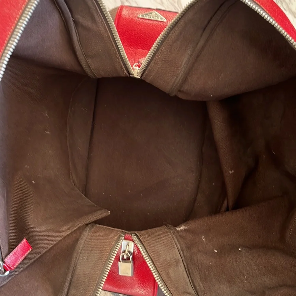 PRADA - Picture 8 of 11